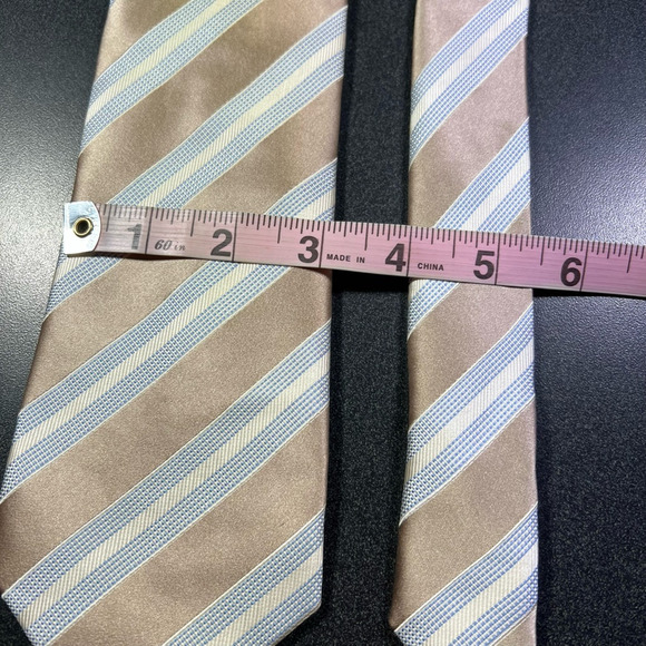 Donald J. Trump Mens Tie Necktie Beige Stripe 100% Silk Tied Narrow Woven 60 in - Picture 8 of 8